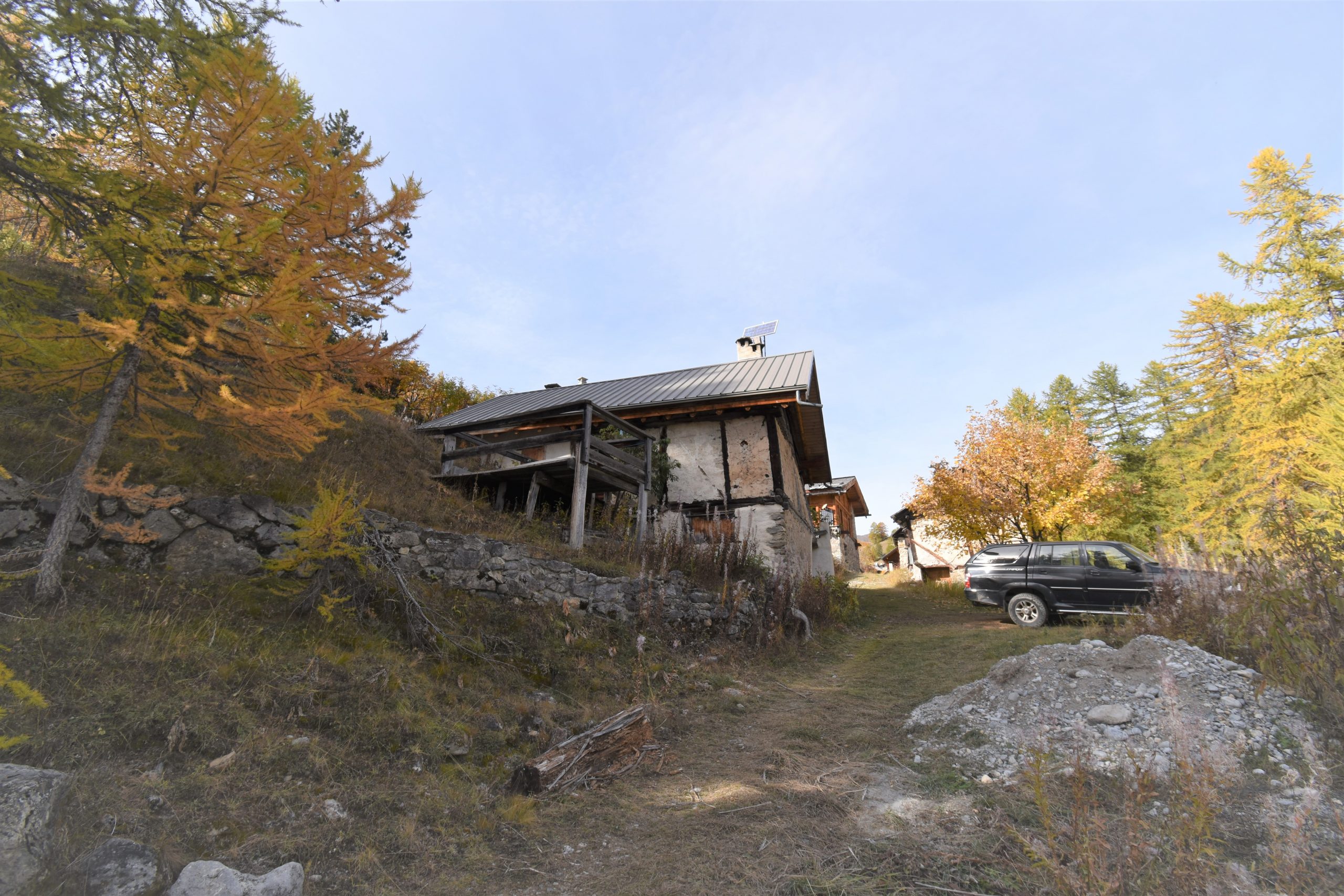 Façade rénovée en respect de l’histoire du bien bis